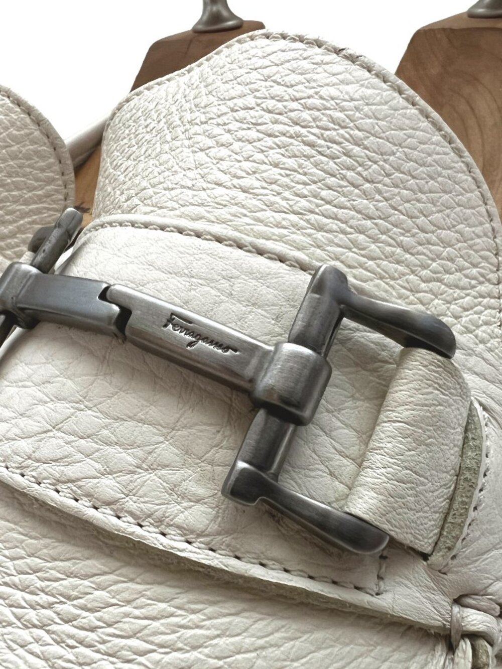 $1050 Salvatore Ferragamo White PHOENIX Shoes Gancini Silver Bit Loafers 9.5 D